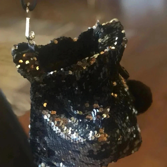 Black Sequin Cinch Bucket Bag Small Purse in Great Condition Vintage w/ Charm - Picture 4 of 16